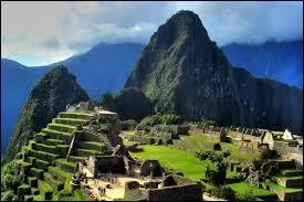 Voici les restes du Machu Picchu. Il se situait ...