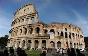 Dans quel pays se situait le Colisée, maintenant en ruines ?