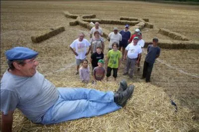 Dans quelle commune du Lot-et-Garonne les agriculteurs ont-ils prévu de faire un vélo géant avec des bottes de paille ?