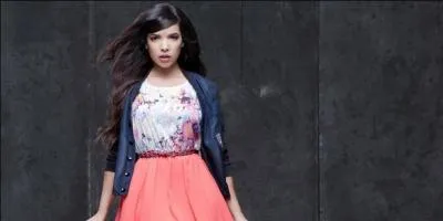 Indila c'est fait connaître grâce à qui ?