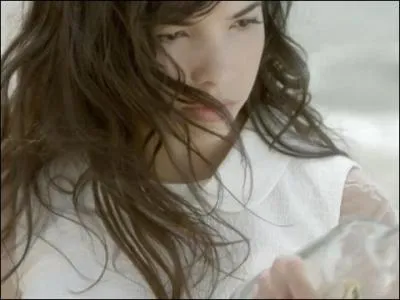 Indila est née à quel endroit ?