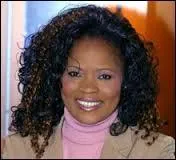 « Tonton » a toujours manifesté un goût très vif pour le littérature africaine. Qui est cette auteure camerounaise dont François a suivi de très près la carrière et qui l'a accompagné plusieurs fois en Égypte lors de ses voyages privés ?