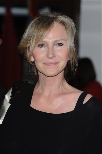 François m'a beaucoup aimée à la fin de sa vie où il se sentait très seul. J'ai vécu avec lui à l'Élysée, et j'ai logé au quai Branly avec beaucoup d'autres de ses collaboratrices. Qui suis-je ?