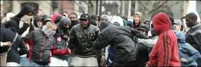 Qui peut saisir l'appareil avec lequel vous venez de le photographier?