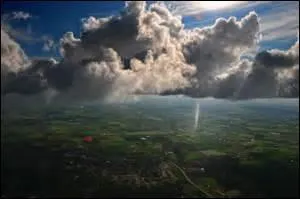 Tu es trempé comme une soupe alors que tu étudiais attentivement les nuages. Que cherchais-tu dans ce ciel d'orage ?