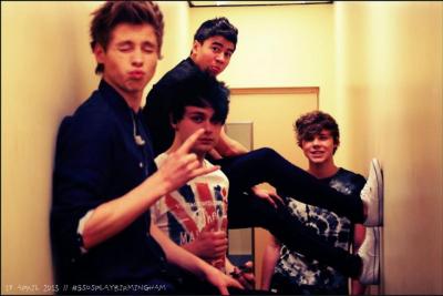 Quel membre de son groupe détestait-il au collège ?