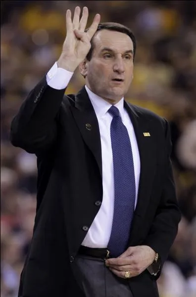 Quelle équipe "Coach K" entraîne-t-il depuis 1980 ?