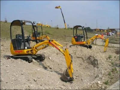 Oui cette image décrit bien un parc d'attractions, assez spécial certes. Il s'agit de "Diggerland" un parc dans lequel parents et enfants peuvent retourner la terre autant qu'ils le souhaitent avec des engins de chantier. Quel pays a eu l'idée de cette création assez originale ?