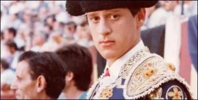 Je ne peux pas dire que je sois très emballé par le fait de présenter une photo de ce genre d'individu mais je vais faire une exception pour celui-ci, Alvaro Munera !