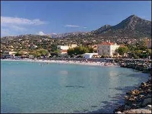 Un petit tour sur l'île-Rousse. Le code postal de cette île est 20220 :