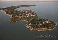 C'est la dernière question. Cette île se trouve dans l'archipel charentais, elle est bordée par l'océan Atlantique. Vous avez sûrement trouvé ! Quelle est cette île ?