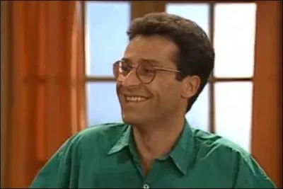 Qui joue le rôle de Roger Girard ?