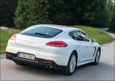 De quelle marque de voitures s'agit-il sur la photo ?