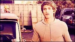 Dans la saison 2, que dit Toby à Spencer quand elle lui offre une camionnette ?