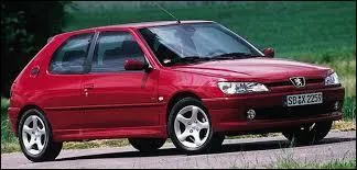 Produite de 1993 à 2002, cette Peugeot se décline en version cabriolet, 4 portes ou en break. Il s'agit de la ...