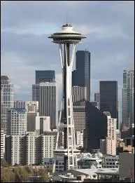Combien d'étages compte la Space Needle ?