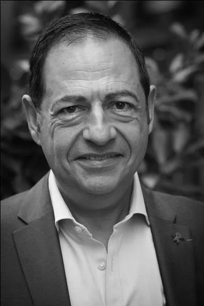 Cet homme politique français a été le premier à révéler être séropositif. Comment s'appelle-t-il ?