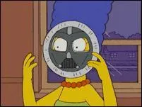 "Bart a deux mamans" - Marge découpe un masque à l'effigie de :