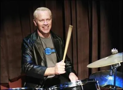 Je suis venu à Wisteria Lane pour me venger de Mike Delfino. Qui suis-je?