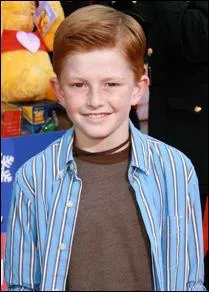 Je suis le geek de la famille Scavo. Qui suis-je?