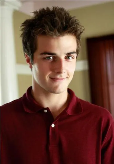 Je suis le fils d'Angie et Nick Bolen. Qui suis-je?