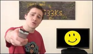 Il est habillé de noir et aime tout ce qui est à caractère obscène. Qui est-il ?