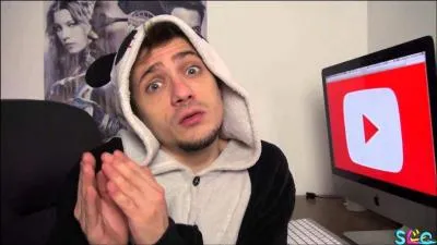 Par quelle phrase d'introduction le présentateur commence le plus souvent l'émission ?