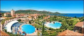 Village de vacances créé par le groupe Pierre & Vacances, Cap-Esterel se situe en région ...