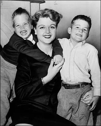 Angela Lansbury a-t-elle des enfants ?