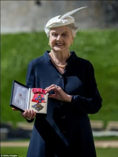 Pour quelles raisons obtient-elle cet honneur ?