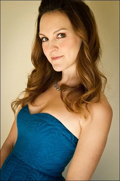 Je suis une des assistantes du Dr Brennan. Je suis :