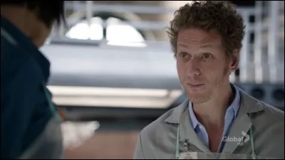 Je suis un interne de Brennan, j'arrive dans la saison 8. Qui suis-je ?