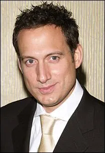 Je fus &agrave; un moment le petit ami de Camille. Qui suis-je ?