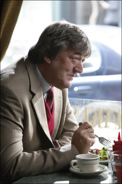 Je suis le psychiatre m&eacute;dico-l&eacute;gal anglais qui m'occupai de Booth dans la saison 2 quand il tira sur le clown d'un camion de glace. Qui suis-je ?