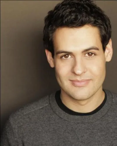 J'ai retard&eacute; le mariage de Brenan & Booth en faisant du chantage &agrave; Booth et il a fini par me tuer. Qui suis-je ?