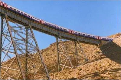 Le "Train des nuages" est un des plus élevés au monde puisqu'il peut atteindre une altitude de 4000 mètres. Dans quel pays se situe-t-il ?