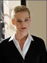 Qui est cette dame ayant perdu une jambe et qui est très stricte ?