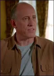 Qui est cet homme marié à une femme de ménage ?