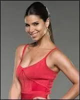 Qui est cette dame dont le rêve est d'être chanteuse ?