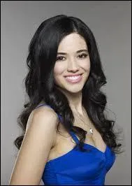 Qui est cette adolescente amoureuse ?