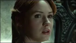 Quelle est la taille de Karen Gillan ?