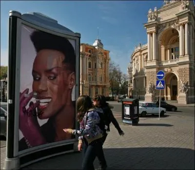 Pour quelle pub des années 80, voit-on cette chanteuse ?