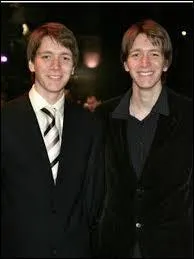 Parlons à présent de James. Quel est son nom complet ?