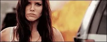 Grace est-elle filmée quand le shérif l'interroge ?