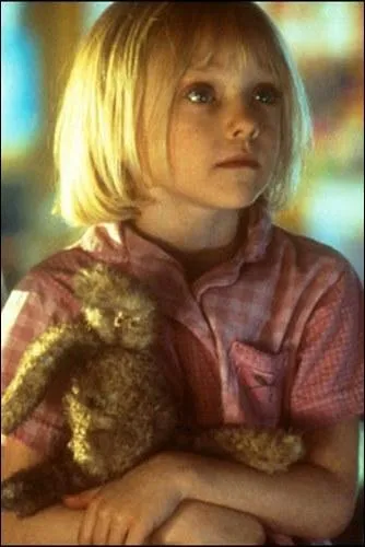 Mais qui est cette petite fille qui joue ici dans "Sam je suis Sam" ?