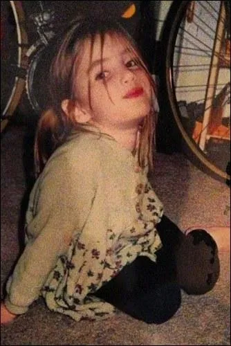 Cette petite est la nièce d'une actrice célèbre, qui ça peut bien être ?