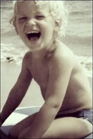 Il a remporté l'émission Popstars en 2003, qui ça peut bien être ?