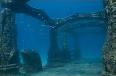 Port-Royal était le siège du gouvernement britannique et un port très important du XVIIe siècle en Jamaïque ; quel événement a fait couler les deux tiers de cette ville en 1692 ?