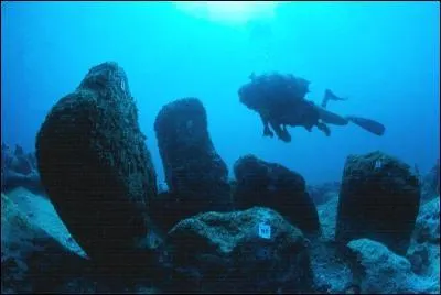 En Israël l'ancienne ville d'Atlit-Yam est aujourd'hui située à 8 mètres de profondeur, et s'étend encore sur 40 000 mètres carrés. Qu'est-ce qui a pu provoquer l'engloutissement de cette ville en 6 000 avant J.-C ?