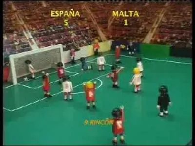 Certains fans ont filmé des répliques Playmobil de véritables matchs et les montrent sur internet. Celui-ci est le fameux Espagne - Malte de 1983. Sur quel score ont gagné les Espagnols ?
